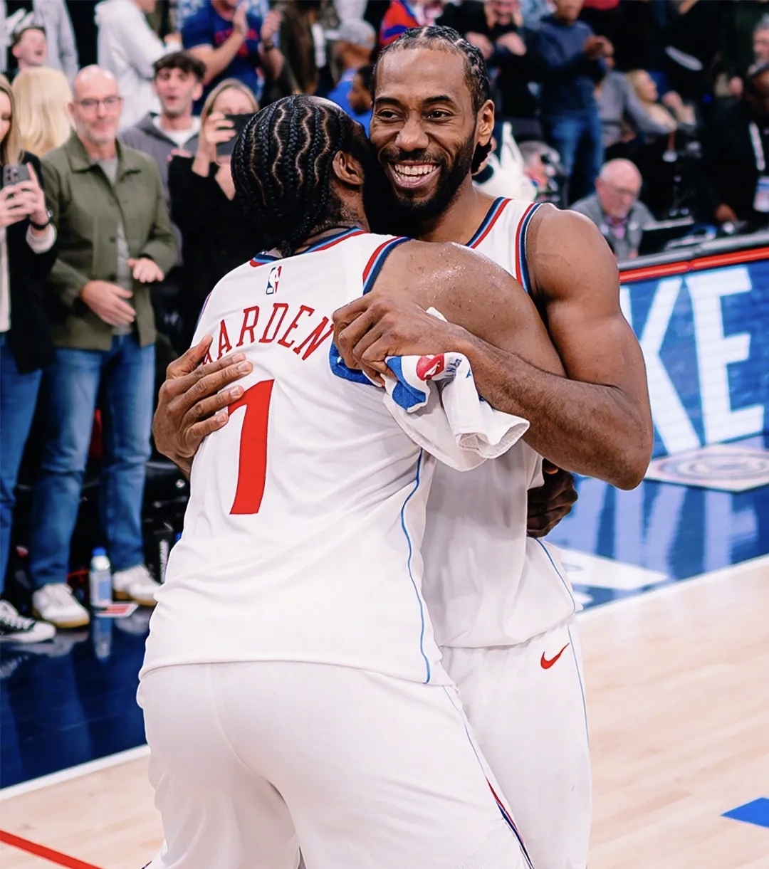 快船战胜马刺,稳坐西部第二 快船战胜马刺,稳坐西部第二