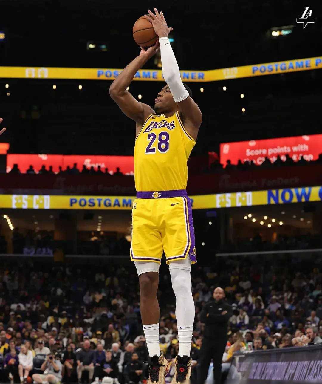 湖人战胜灰熊，詹皇32+10