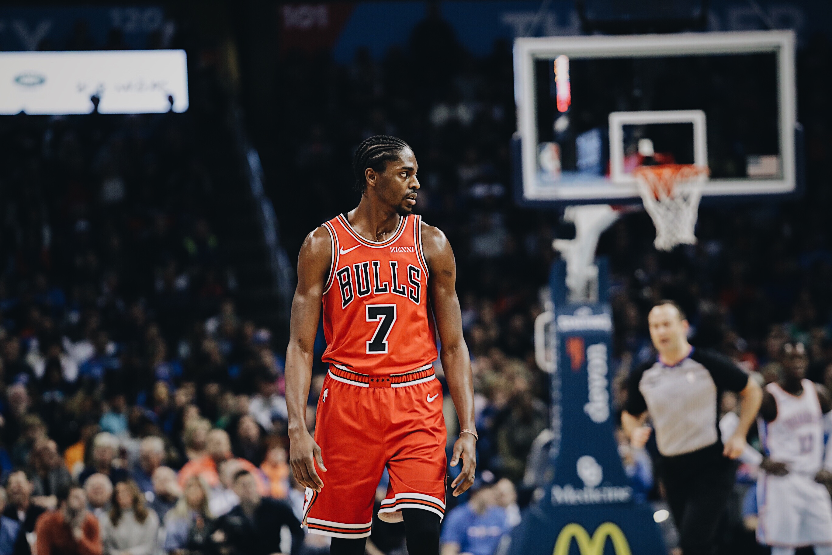 雄狮主场大胜公牛上演逆转