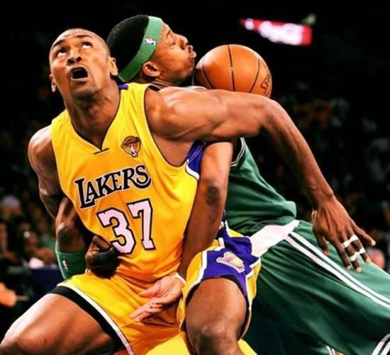 包含豪门对决！比分分析上演世纪大战的词条