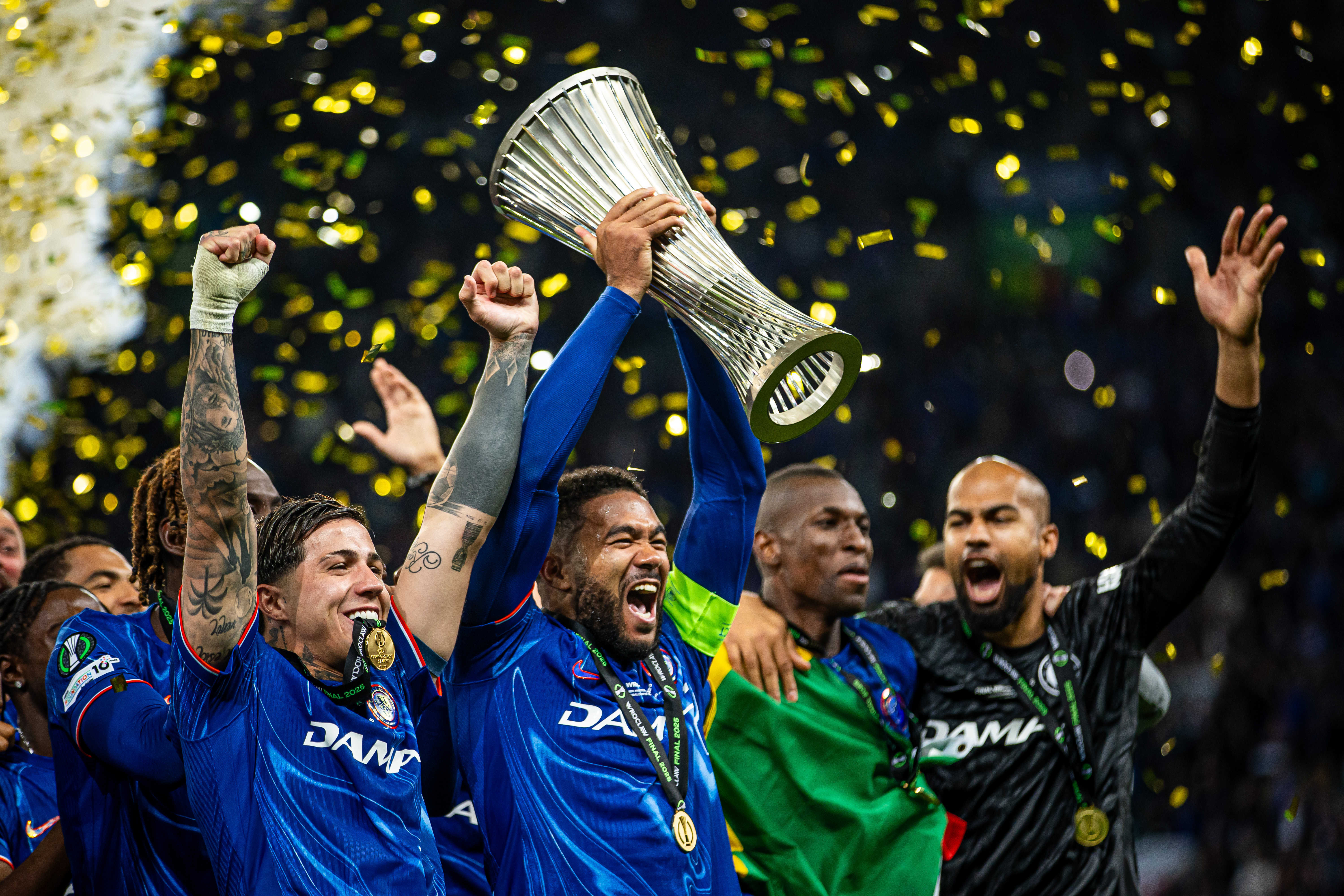 关于欧洲杯战术调整奏效，成功扭转局势的信息