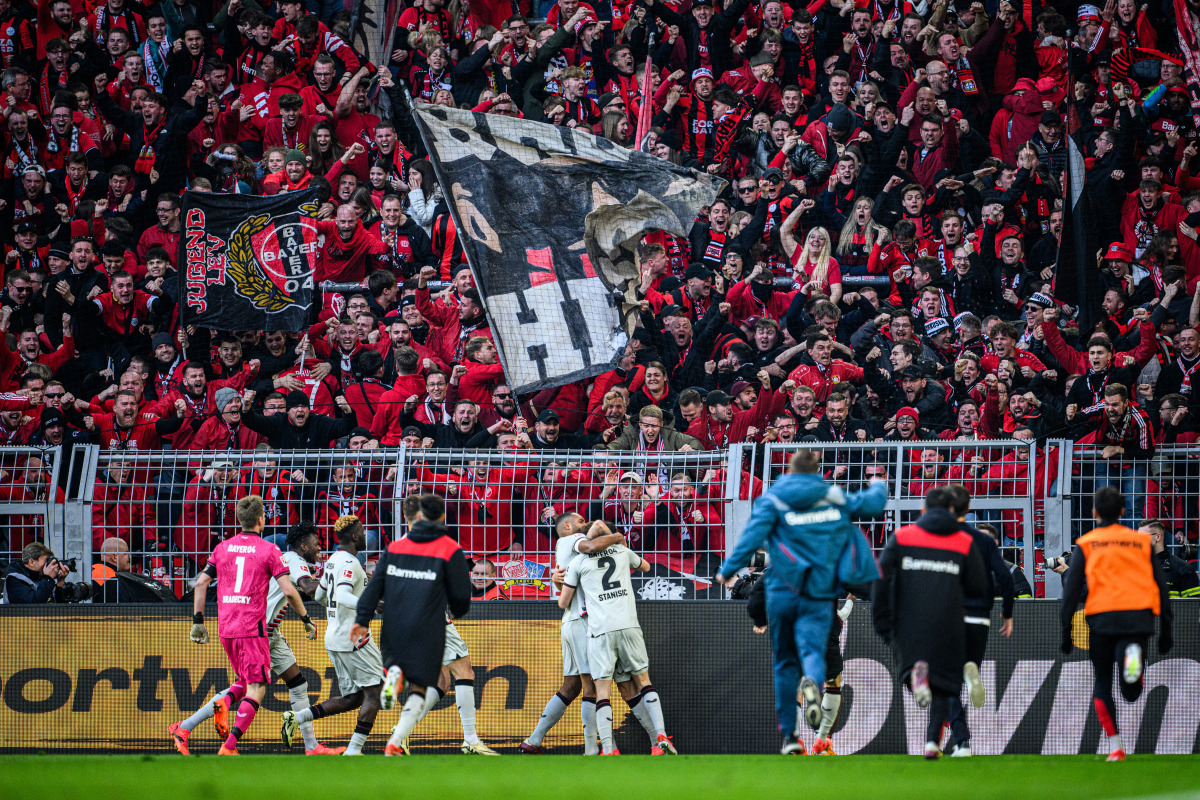 利物浦球迷狂热助阵，打造主场气氛独特