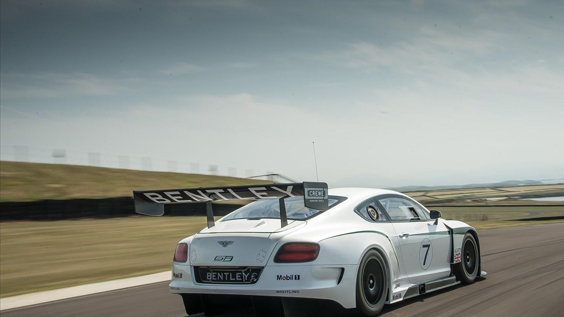 字母哥无解输出演绎现代篮球美学,步行者团队风暴拆解广厦钢铁防线,地球两端的篮球平行叙事