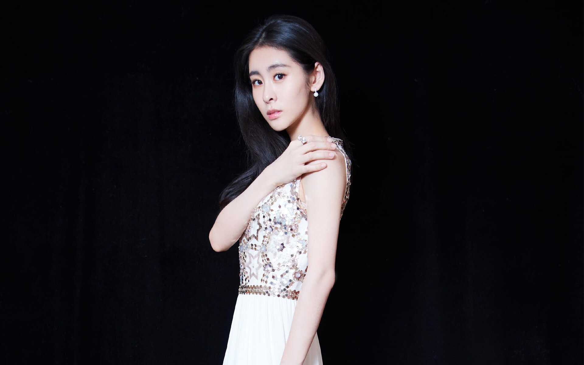 当魔术击败步行者，詹姆斯在欧冠加冕，体育叙事中个体与集体的永恒变奏